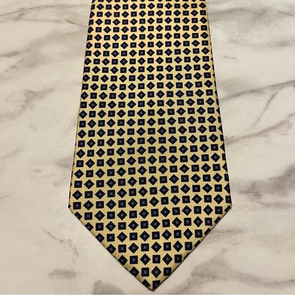 Tommy Hilfiger 100% Silk Gold Geometric Tie - Picture 5 of 6